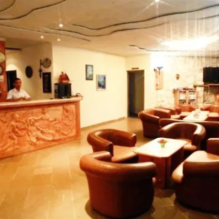 Parilti Hotel 2*