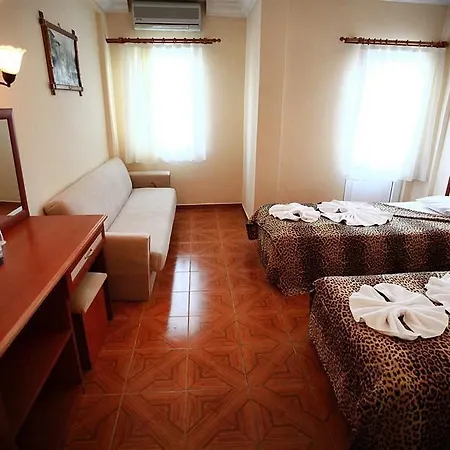 Parilti Hotel 2*