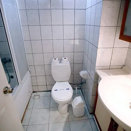 Parilti Hotel 2*