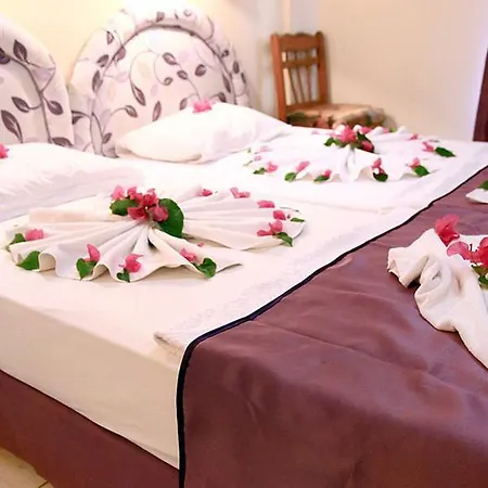 Hotel Parilti 2*